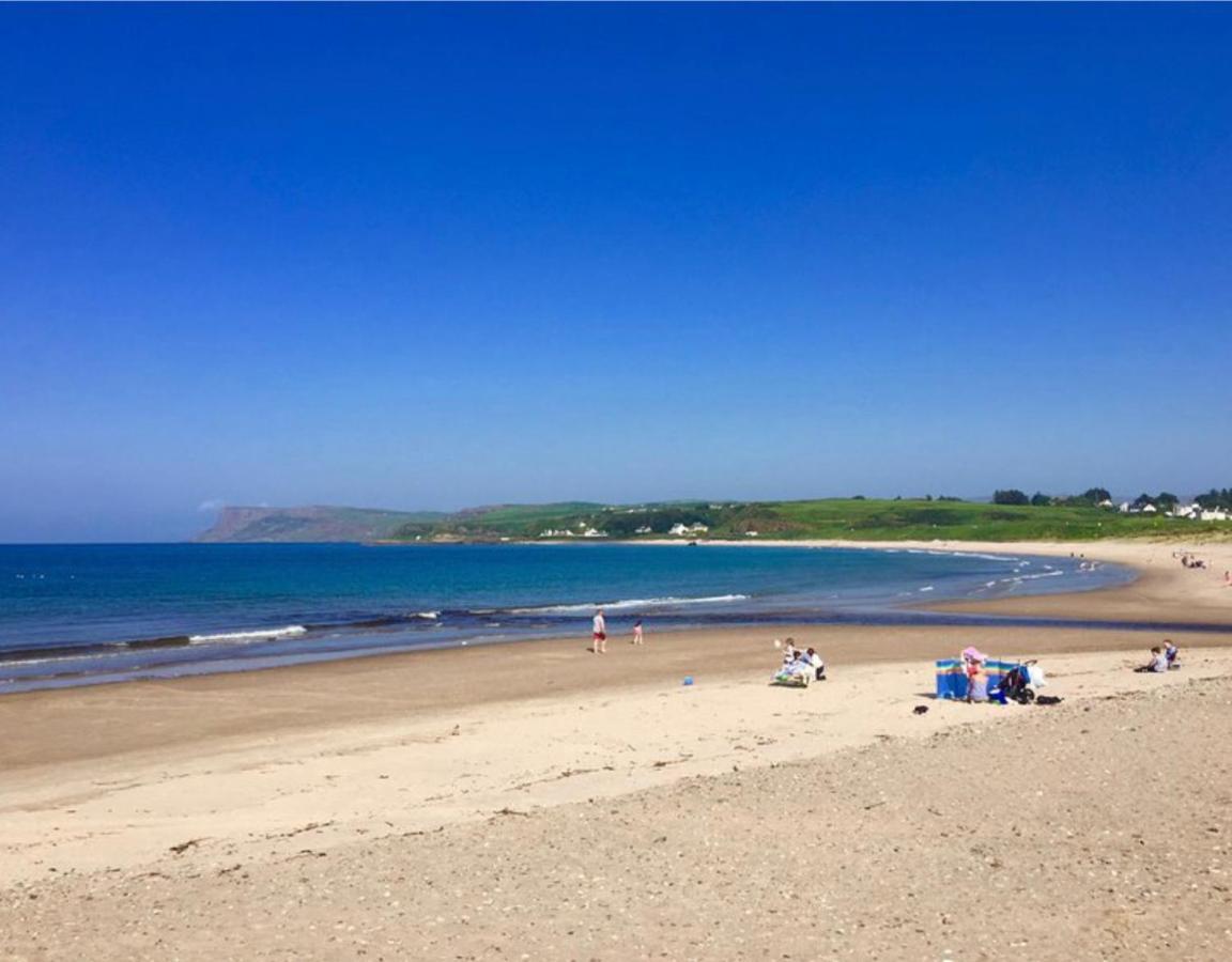Holiday Home In Ballycastle - Fainne Na Cairde ภายนอก รูปภาพ